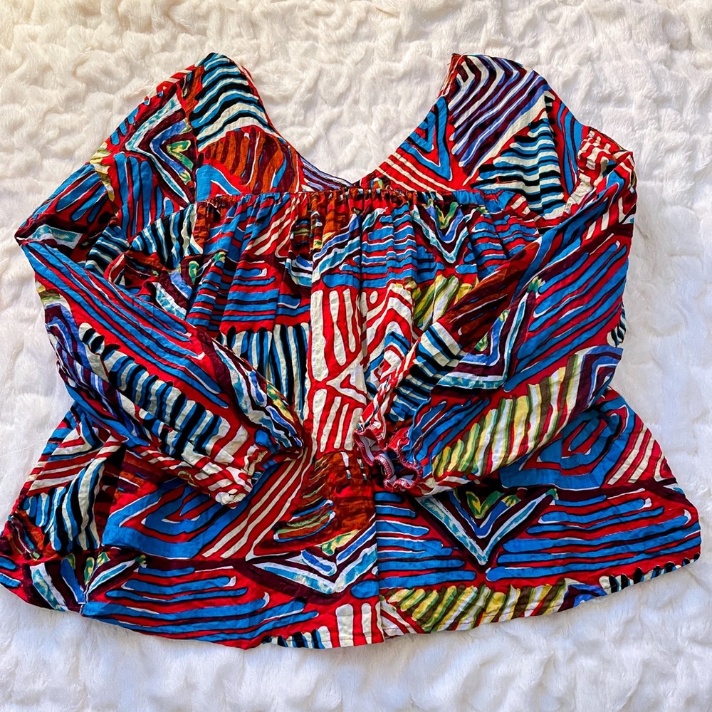 Abstract long sleeve poof sleeve